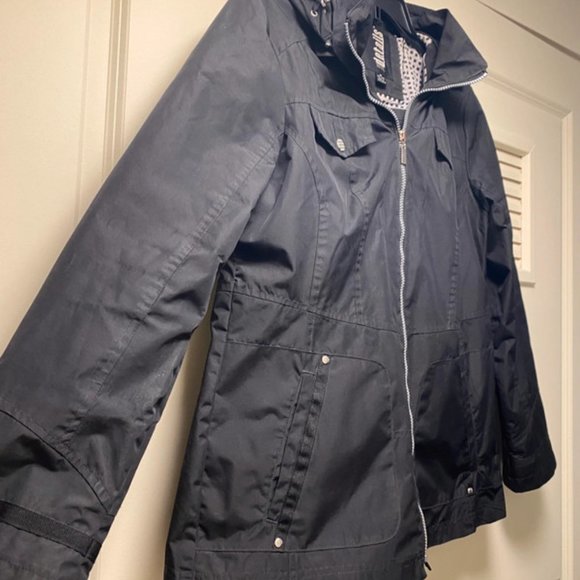 DETAILS - Picture 3 of 5